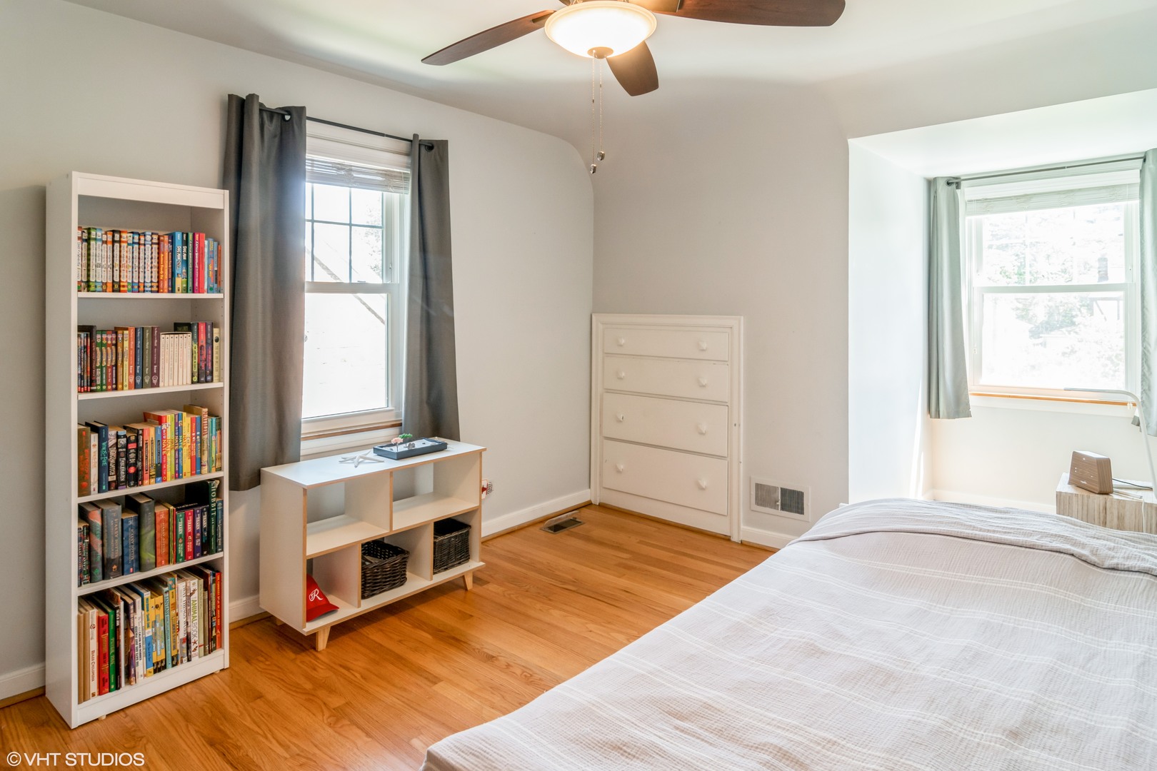 528 Selborne Road Riverside, IL 60546 - Photo 15 of 21 a room with a bed and a book shelf
