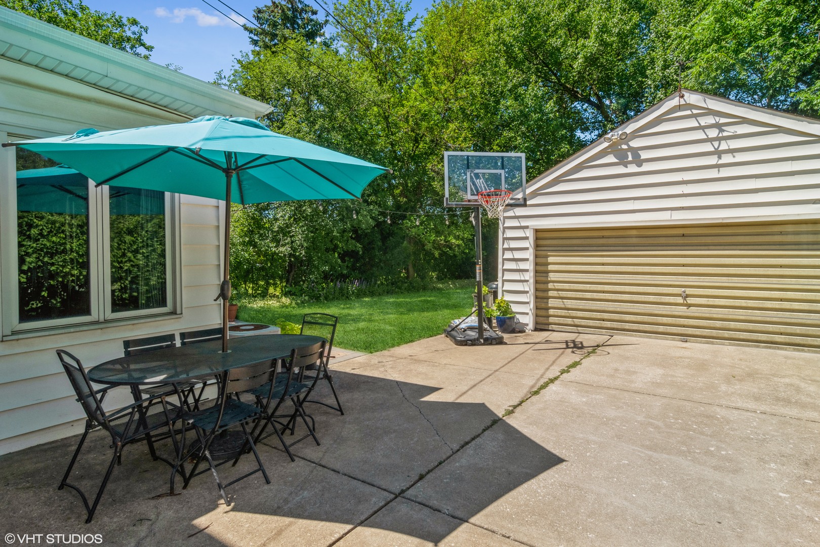 528 Selborne Road Riverside, IL 60546 - Photo 19 of 21 a view of a house with backyard and sitting area