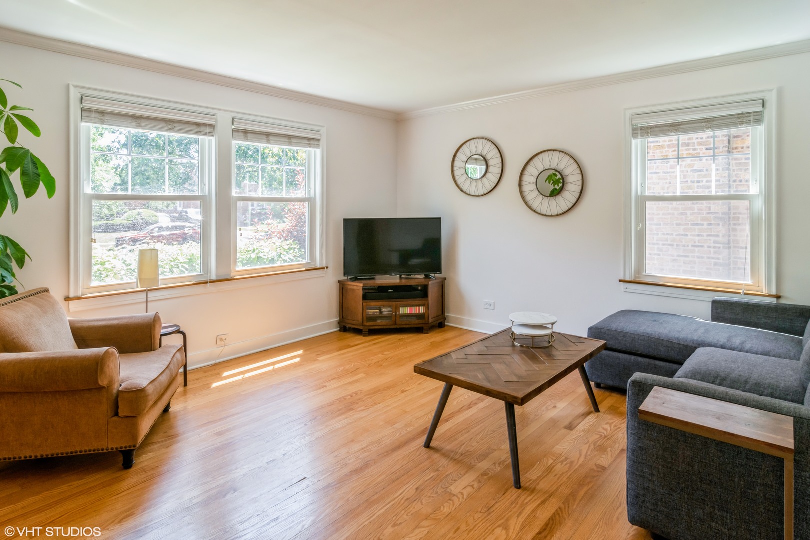 528 Selborne Road Riverside, IL 60546 - Photo 2 of 21 a living room with furniture and a flat screen tv