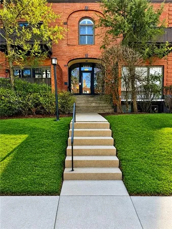 $2,695 | 5922 Howe Street, Unit 304, Pittsburgh, PA 15232