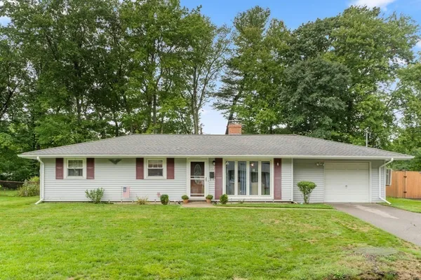 $3,500 | 23 Bradford Street, Holbrook, MA 02343