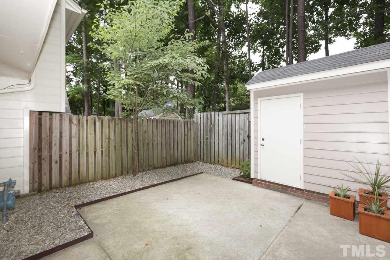5505 Hamstead Crossing Raleigh, NC 27612 - Photo 23 of 25 a view of a backyard