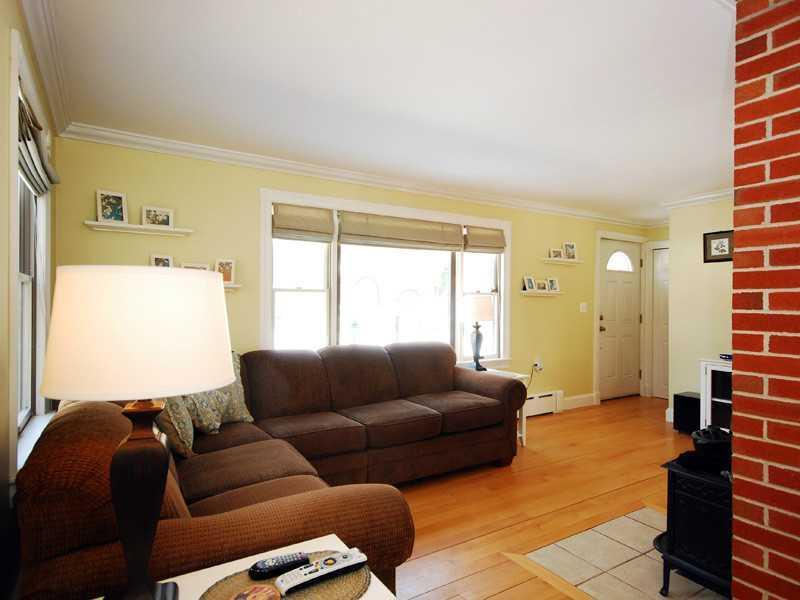 29 Parsonage Road North Yarmouth, ME 04097 - Photo 11 of 34 Living Room.
