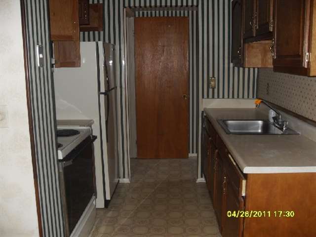 20243 15 Mile Road Clinton Township, MI 48035 - Photo 5 of 14 31055575-4.JPG