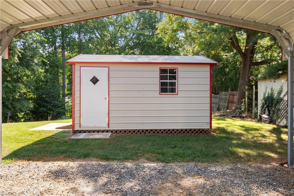 208 Carson Road Pilot Mountain, NC 27041 - Photo 35 of 45 storage/lawn building