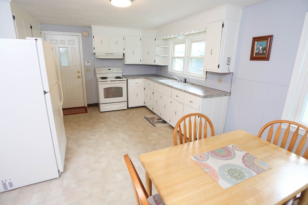 365 New Ludlow Road Chicopee, MA 01020 - Photo 4 of 25 Gallery Image 4