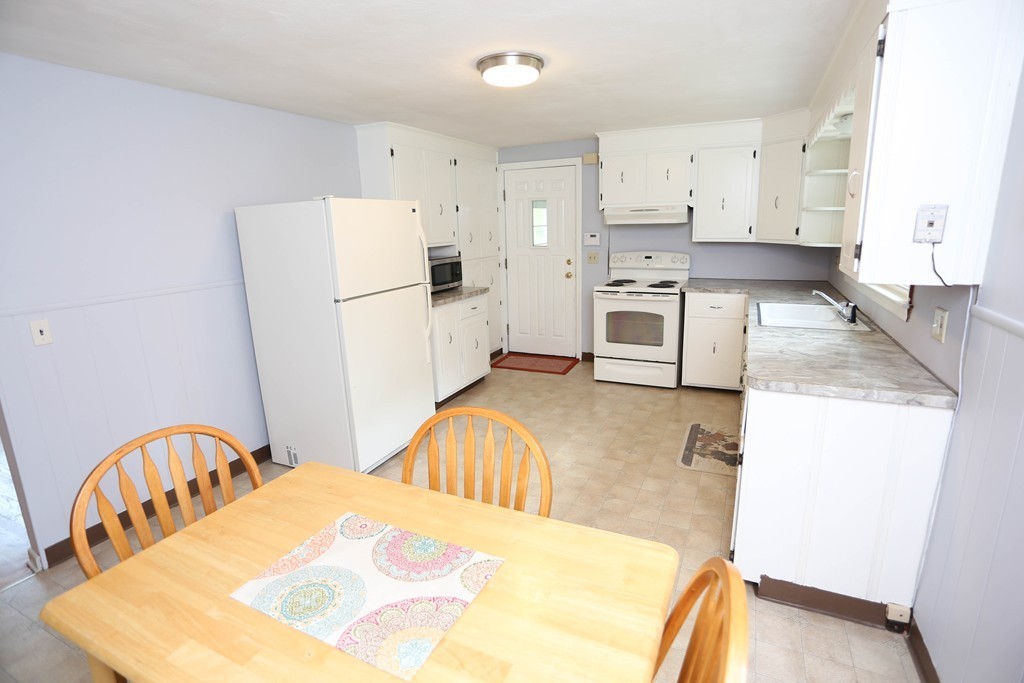 365 New Ludlow Road Chicopee, MA 01020 - Photo 5 of 25 Gallery Image 5