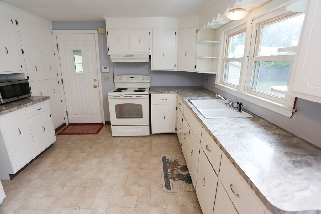 365 New Ludlow Road Chicopee, MA 01020 - Photo 6 of 25 Gallery Image 6