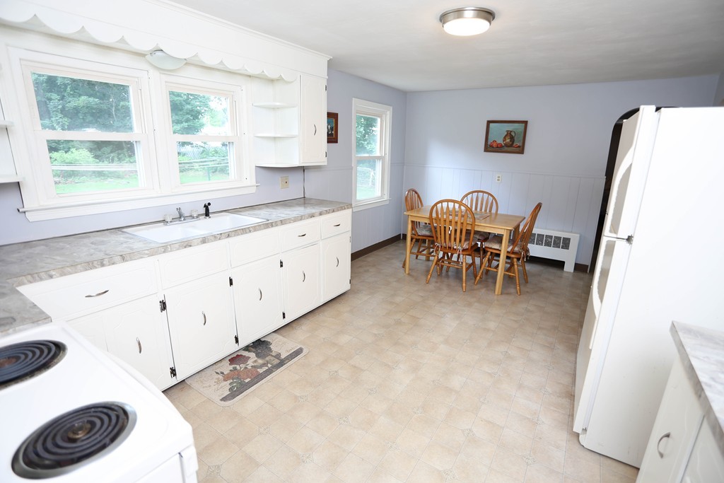 365 New Ludlow Road Chicopee, MA 01020 - Photo 7 of 25 Gallery Image 7