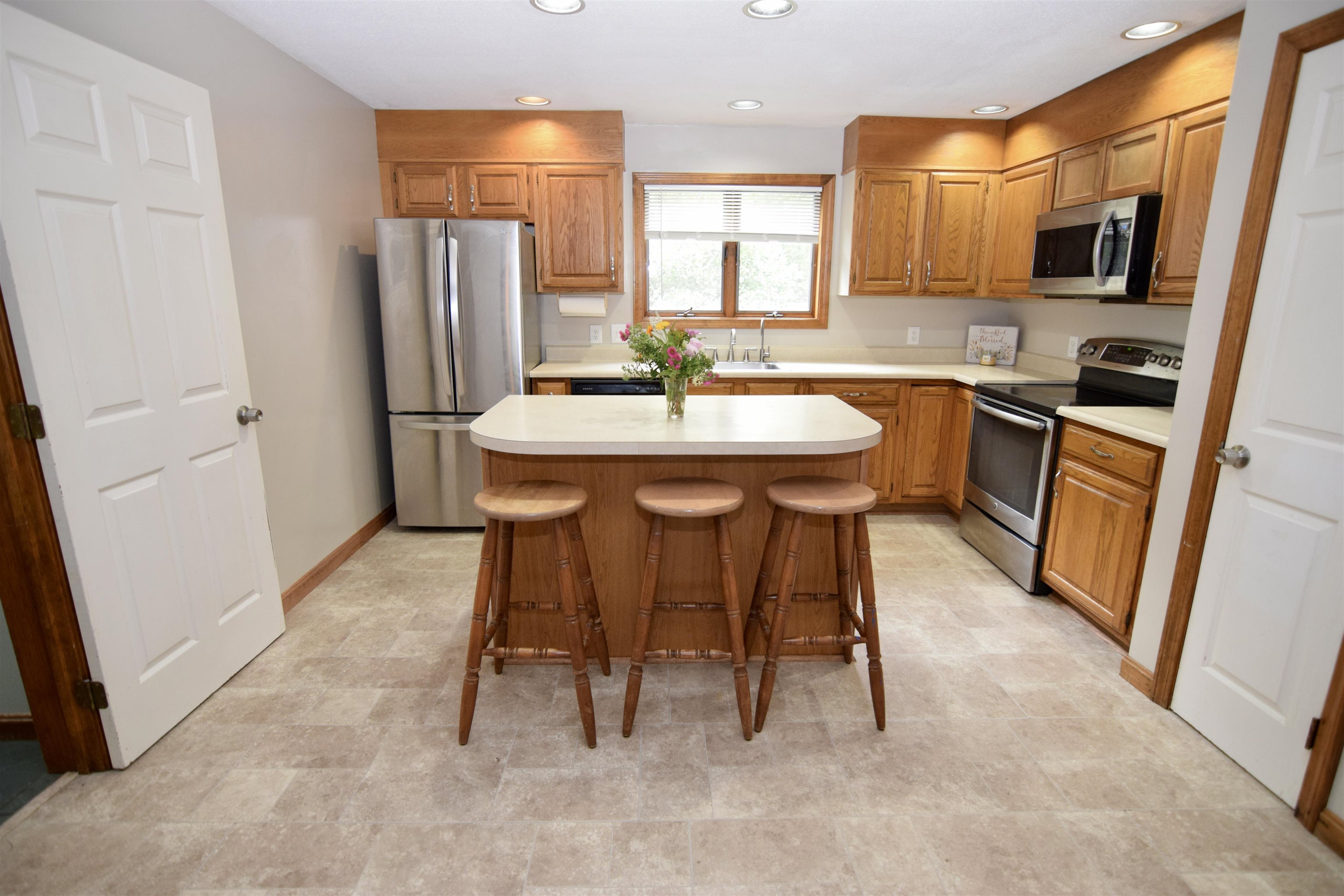 464 Redfield Proctor Road Hartford, VT 05059 - Photo 6 of 28