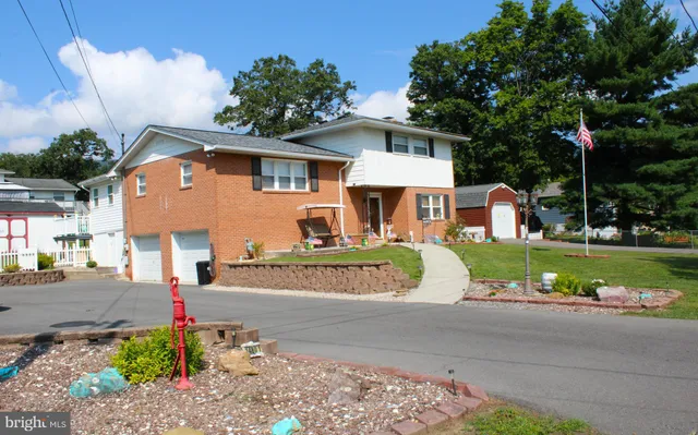 $307,900 | 14801 Connecticut Avenue, Cresaptown, MD 21502