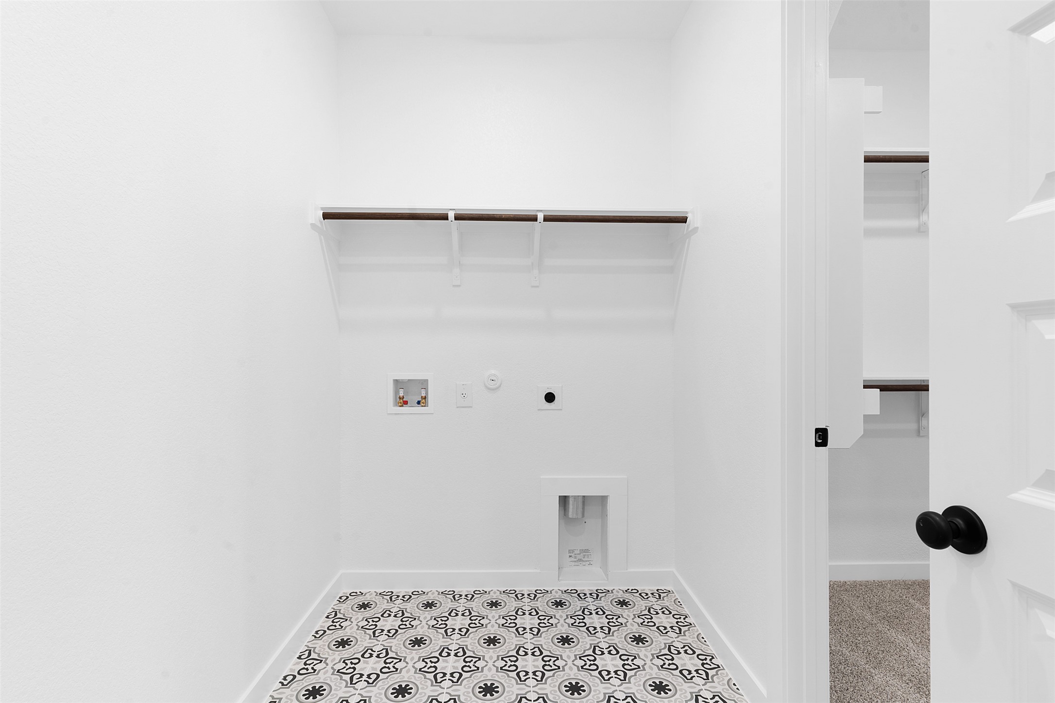 19504 Domino Champ Road Pflugerville, TX 78660 - Photo 17 of 24 Laundry room featuring gas dryer hookup, hookup for a washing machine, and electric dryer hookup