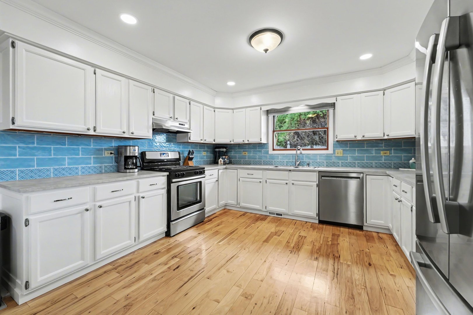 3604 192nd Street Lansing, IL 60438 - Photo 7 of 29 a kitchen with granite countertop white cabinets and white appliances