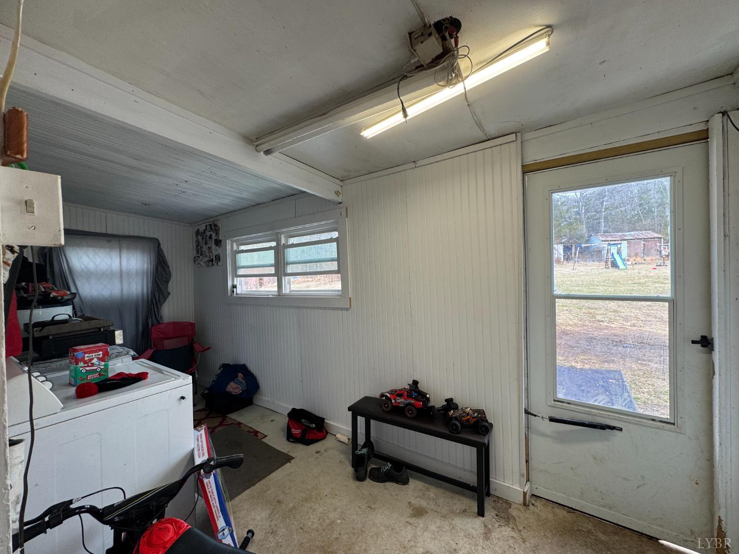 862 Oakville Road Appomattox, VA 24522 - Photo 11 of 13 a room with furniture and a window