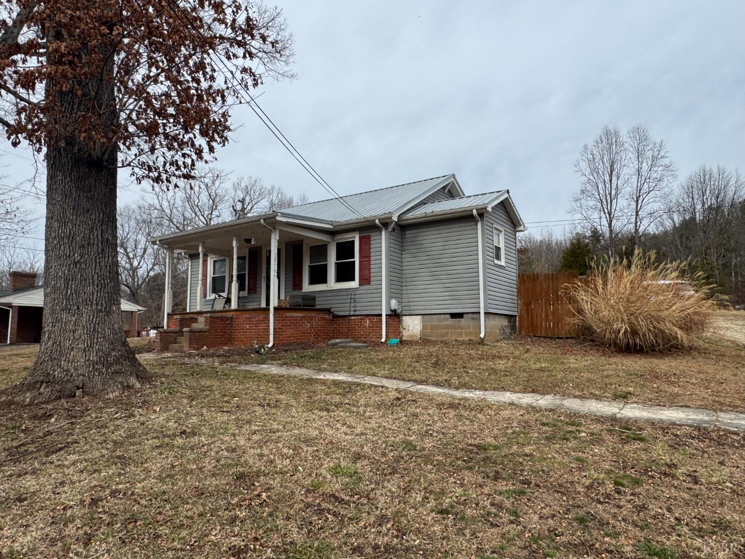 862 Oakville Road Appomattox, VA 24522 - Photo 9 of 13 a view of a house with a yard