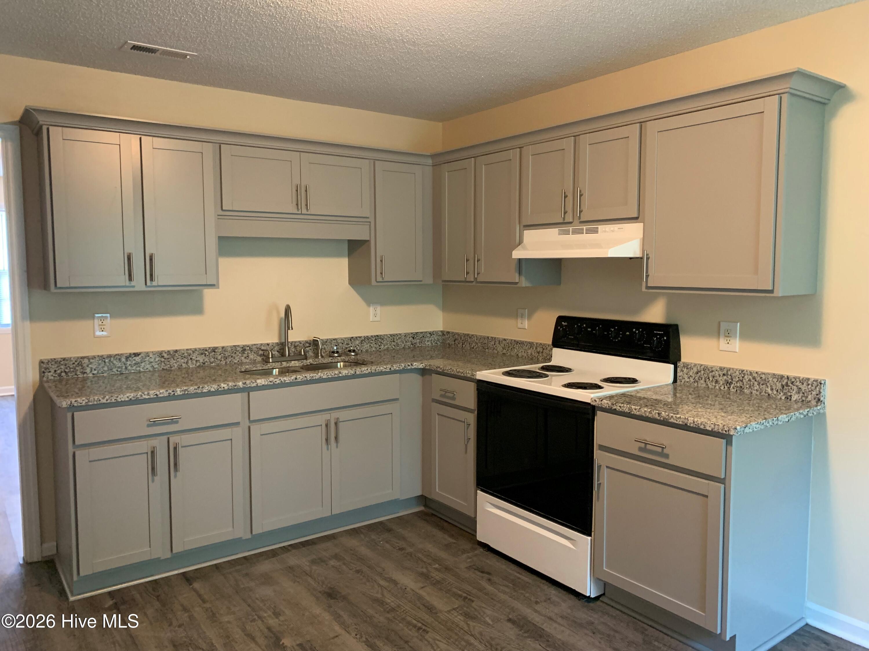 586 Haws Run Road, Unit 4 Jacksonville, NC 28540 - Photo 5 of 16