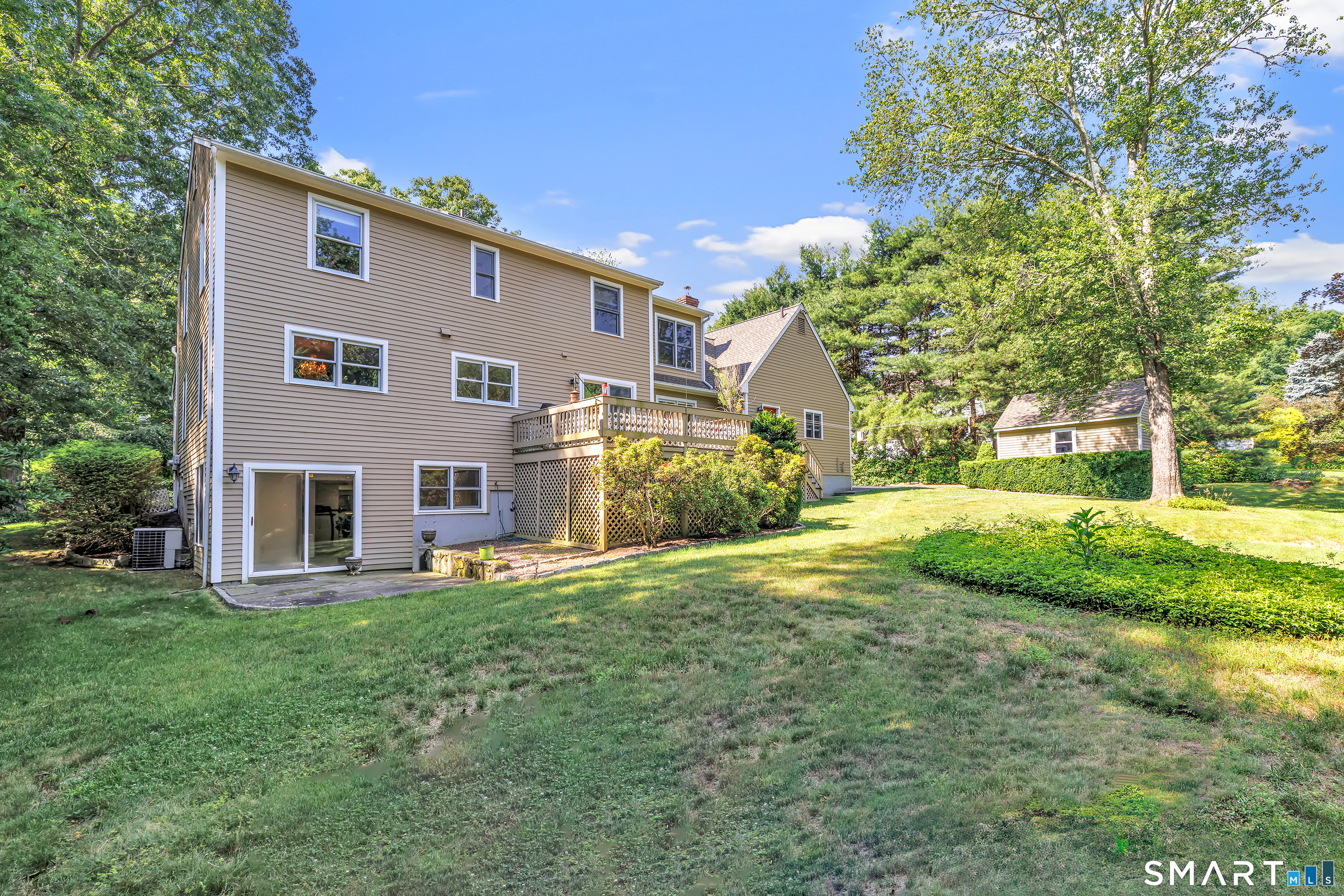 379 Waverly Road Shelton, CT 06484 - Photo 4 of 40