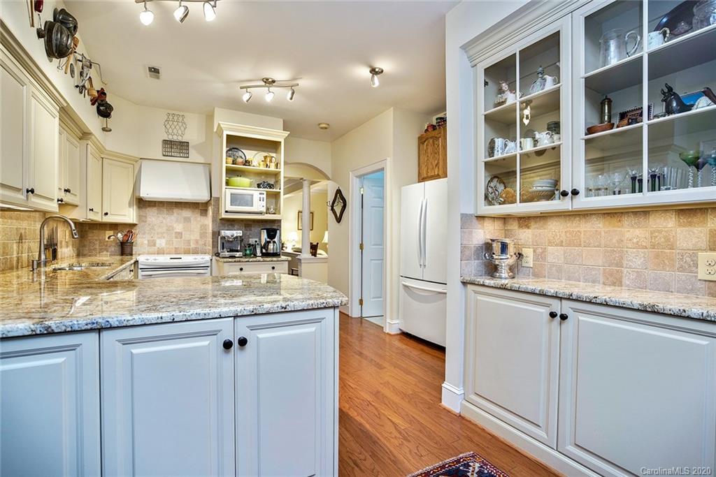325 Queens Road, Unit 10 Charlotte, NC 28204 - Photo 11 of 41 Gallery Image 11