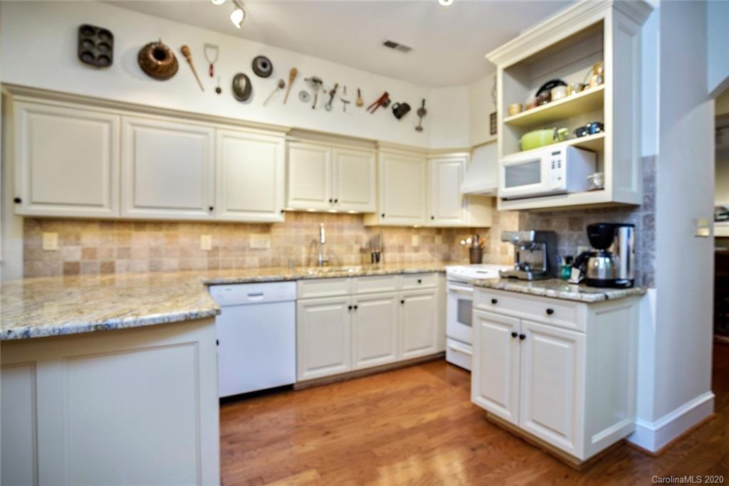 325 Queens Road, Unit 10 Charlotte, NC 28204 - Photo 12 of 41 Gallery Image 12