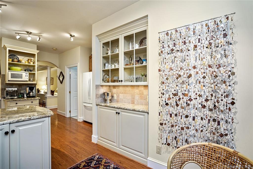 325 Queens Road, Unit 10 Charlotte, NC 28204 - Photo 13 of 41 Gallery Image 13
