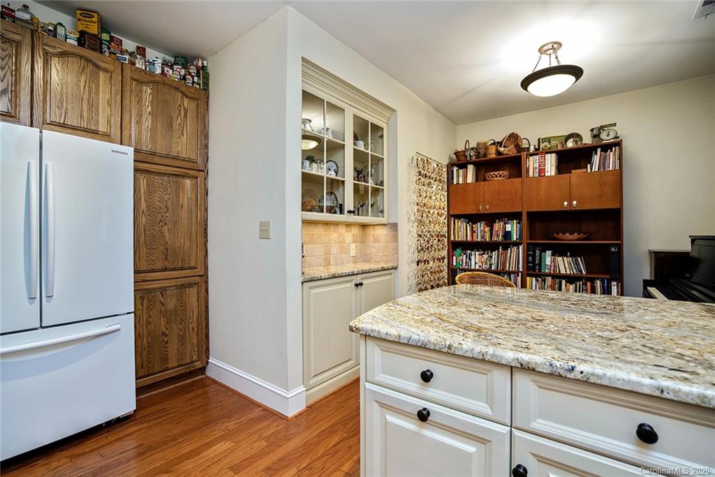 325 Queens Road, Unit 10 Charlotte, NC 28204 - Photo 14 of 41 Gallery Image 14