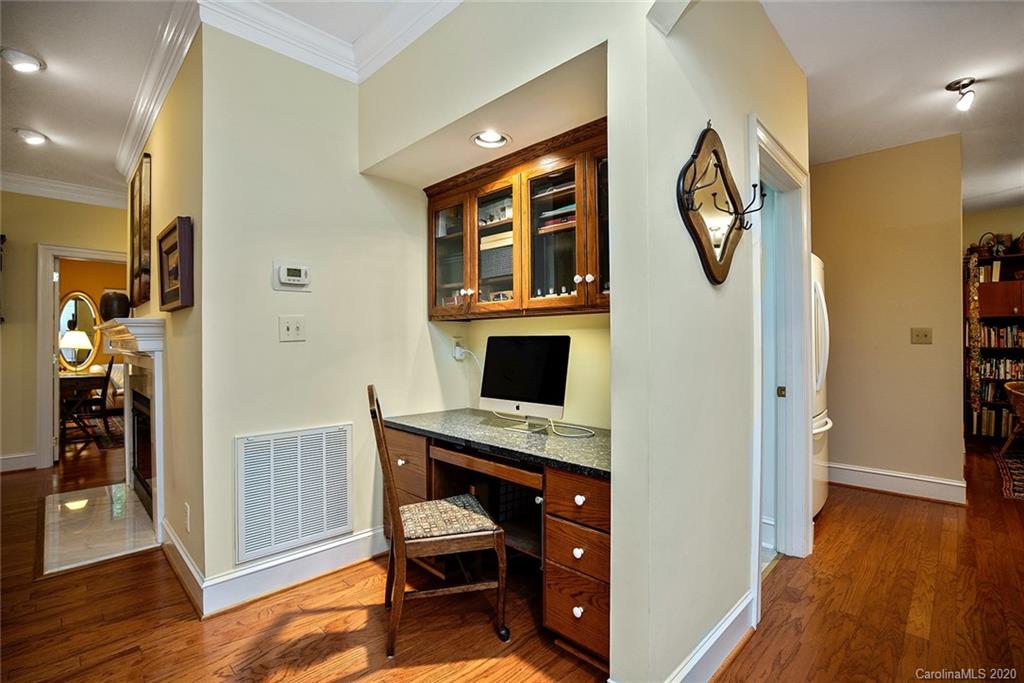 325 Queens Road, Unit 10 Charlotte, NC 28204 - Photo 16 of 41 Gallery Image 16