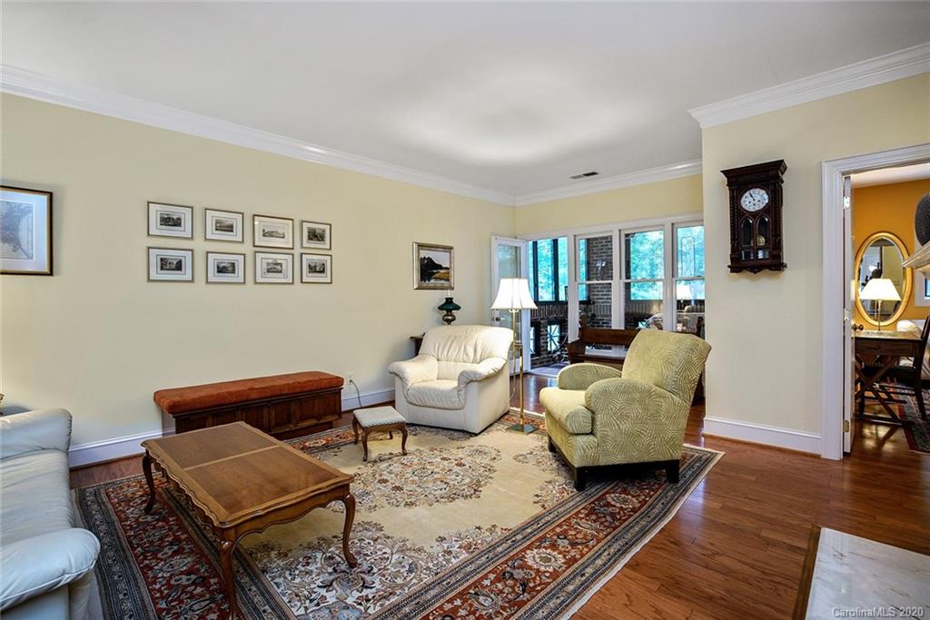 325 Queens Road, Unit 10 Charlotte, NC 28204 - Photo 17 of 41 Gallery Image 17