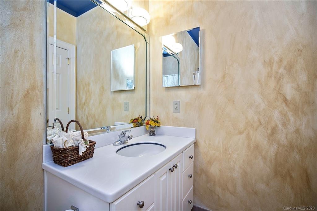 325 Queens Road, Unit 10 Charlotte, NC 28204 - Photo 24 of 41 Gallery Image 24