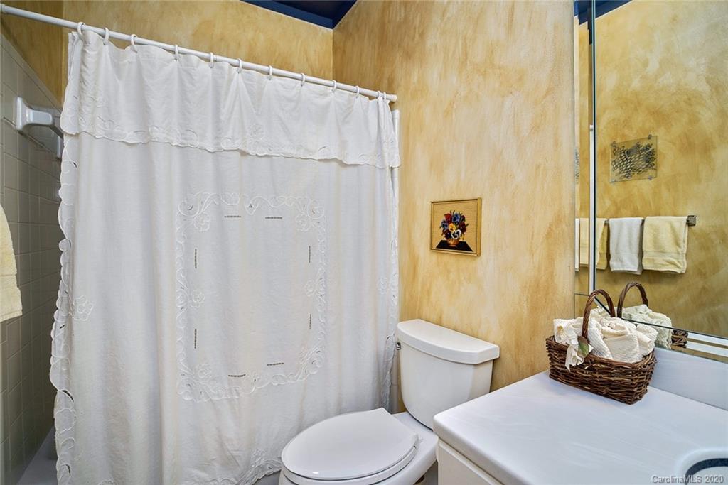 325 Queens Road, Unit 10 Charlotte, NC 28204 - Photo 25 of 41 Gallery Image 25