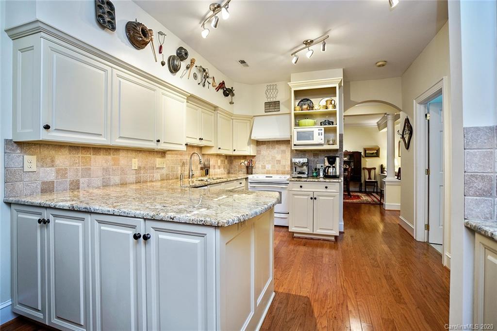 325 Queens Road, Unit 10 Charlotte, NC 28204 - Photo 8 of 41 Gallery Image 8