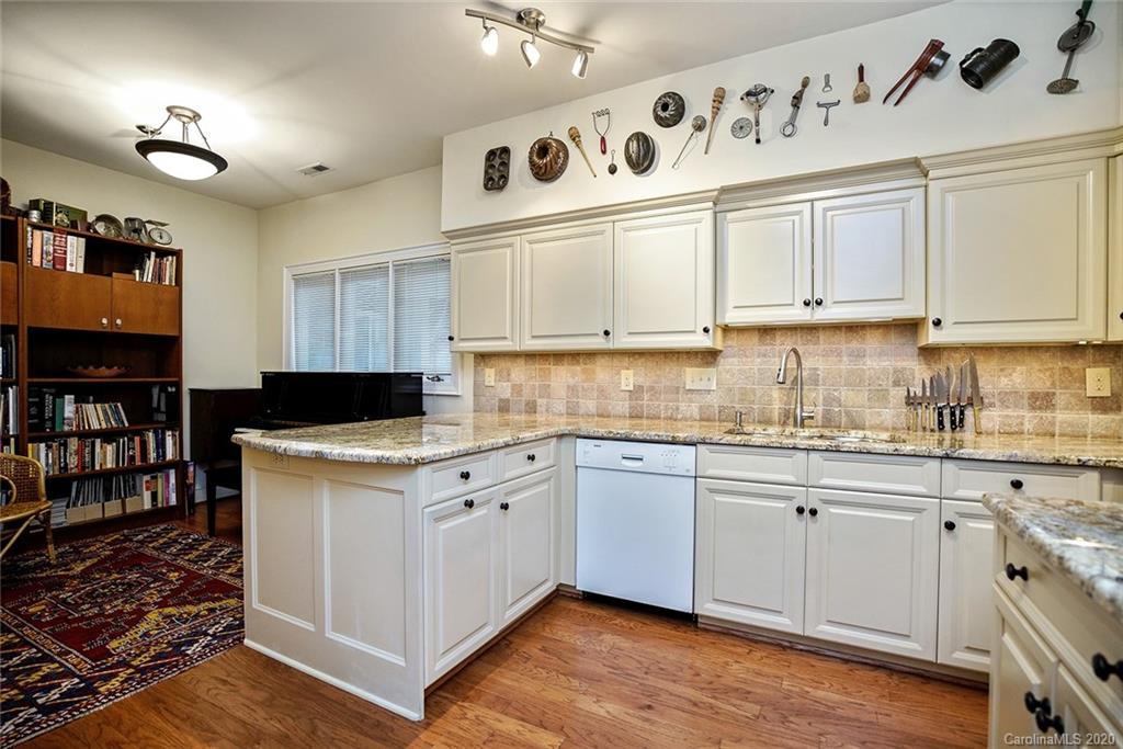 325 Queens Road, Unit 10 Charlotte, NC 28204 - Photo 9 of 41 Gallery Image 9