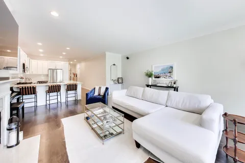 $875,000 | 628 West Wrightwood Avenue, Unit 3W, Chicago, IL 60614
