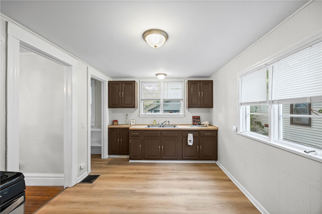 380 Sawyer Street Rochester, NY 14619 - Photo 10 of 36