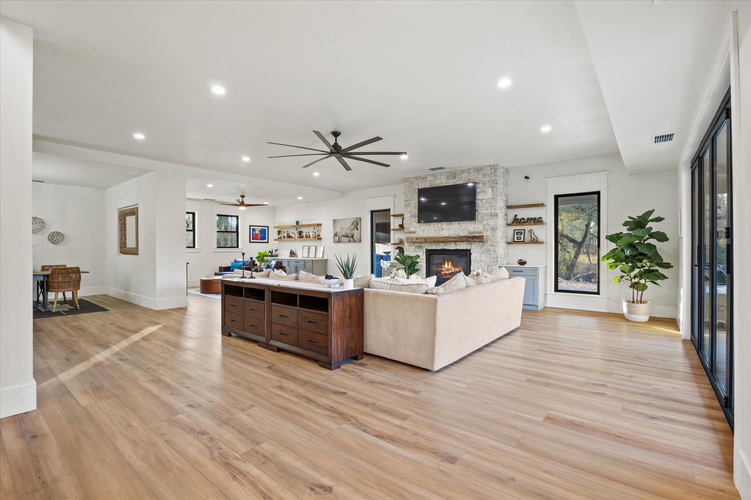 6620 Auburn Folsom Road Granite Bay, CA 95746 - Photo 9 of 69 a living room with furniture and a kitchen view
