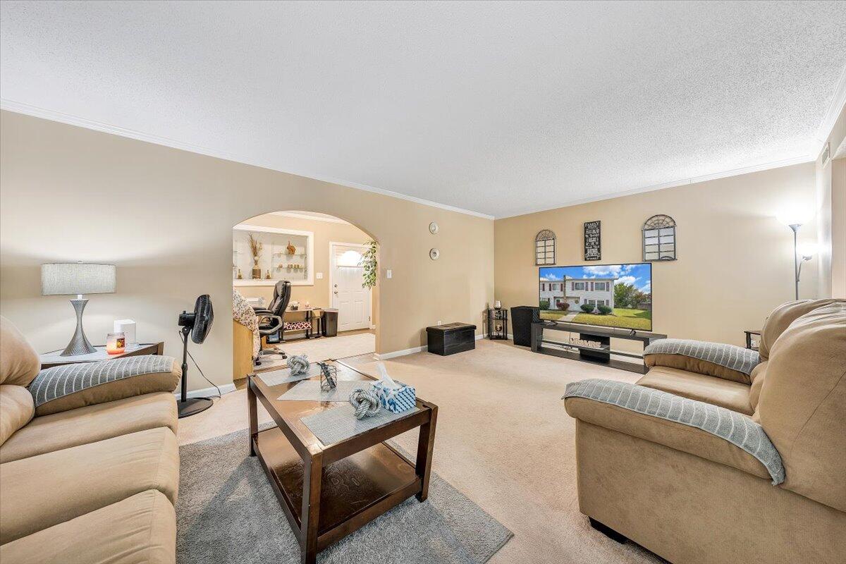 2247 Ranch Road Northwest Roanoke, VA 24017 - Photo 5 of 32 a living room with furniture and a mirror