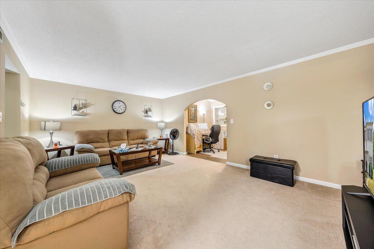 2247 Ranch Road Northwest Roanoke, VA 24017 - Photo 6 of 32 a living room with furniture
