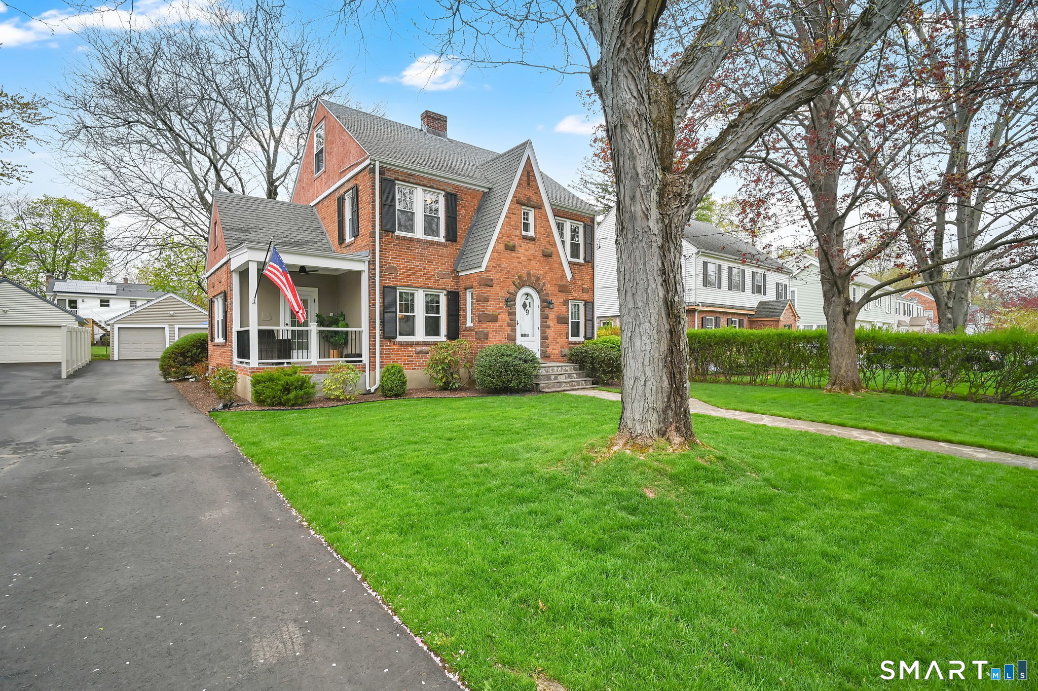 219 Auburn Road West Hartford, CT 06119 - Photo 4 of 38