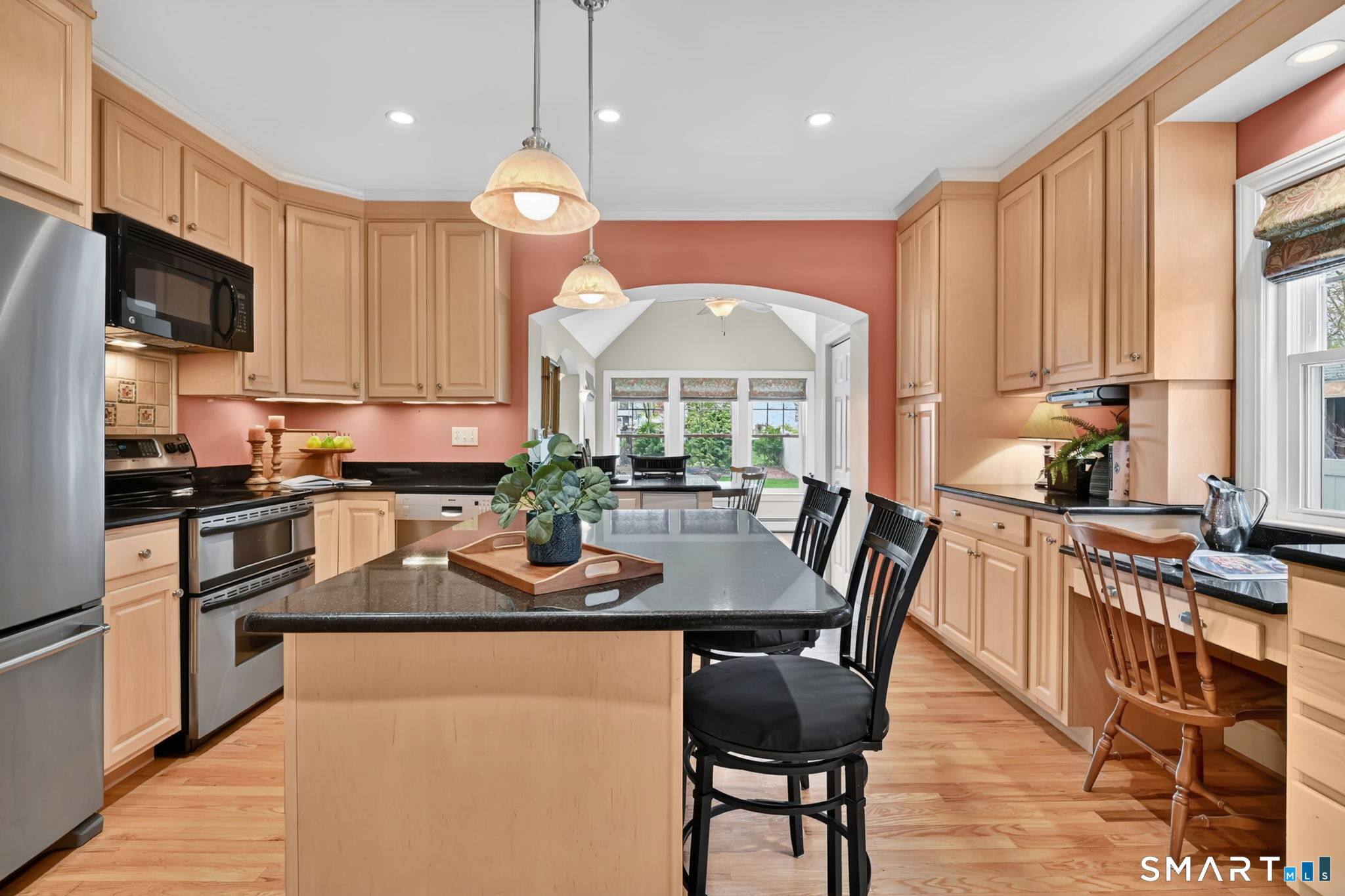 219 Auburn Road West Hartford, CT 06119 - Photo 7 of 38