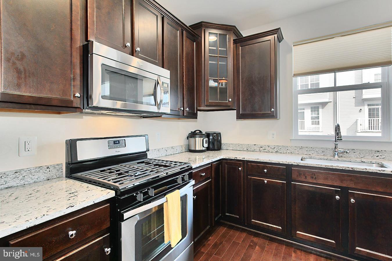 22888 Eileen Square Sterling, VA 20166 - Photo 14 of 35