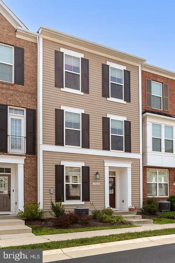 22888 Eileen Square Sterling, VA 20166 - Photo 2 of 35