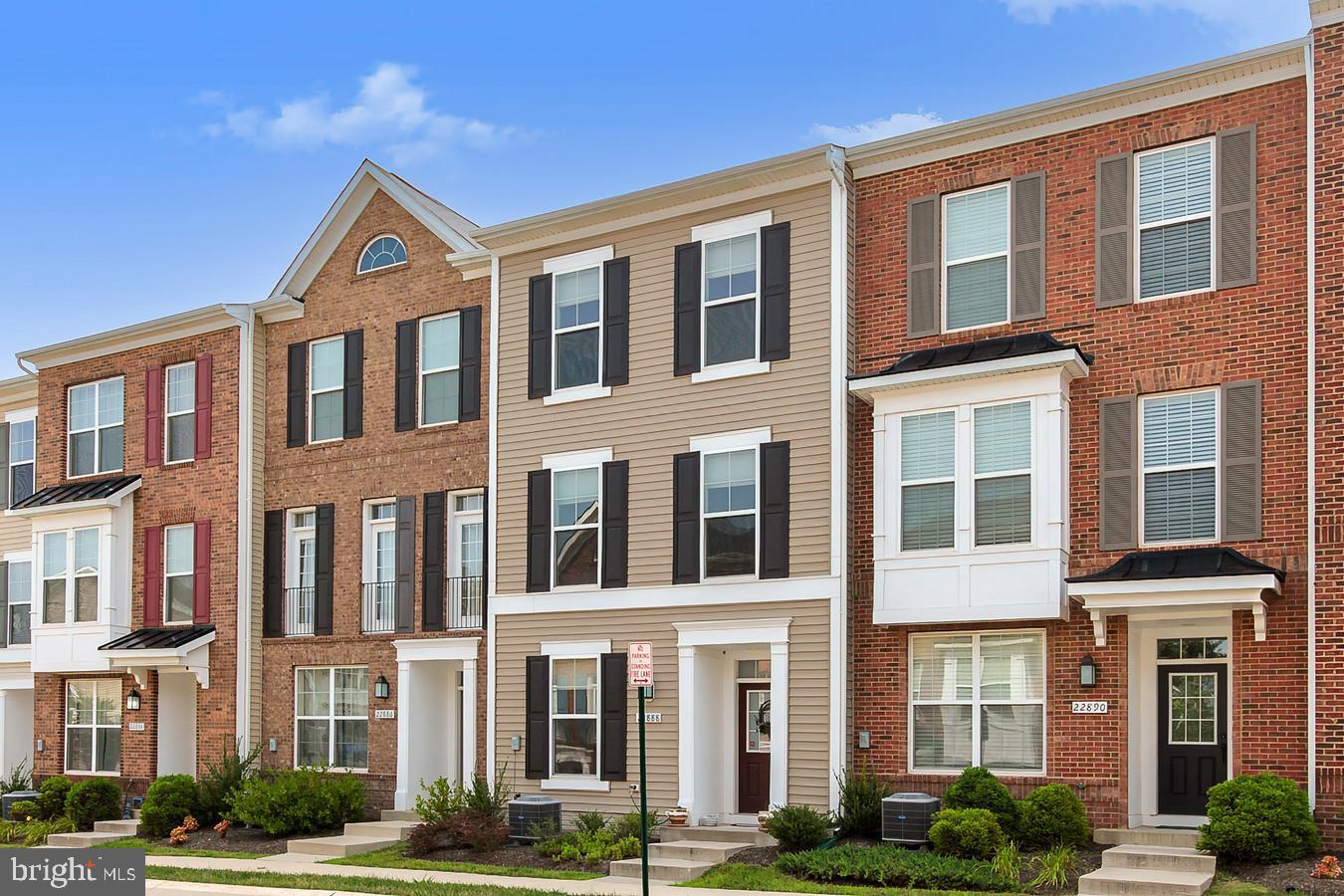 22888 Eileen Square Sterling, VA 20166 - Photo 3 of 35