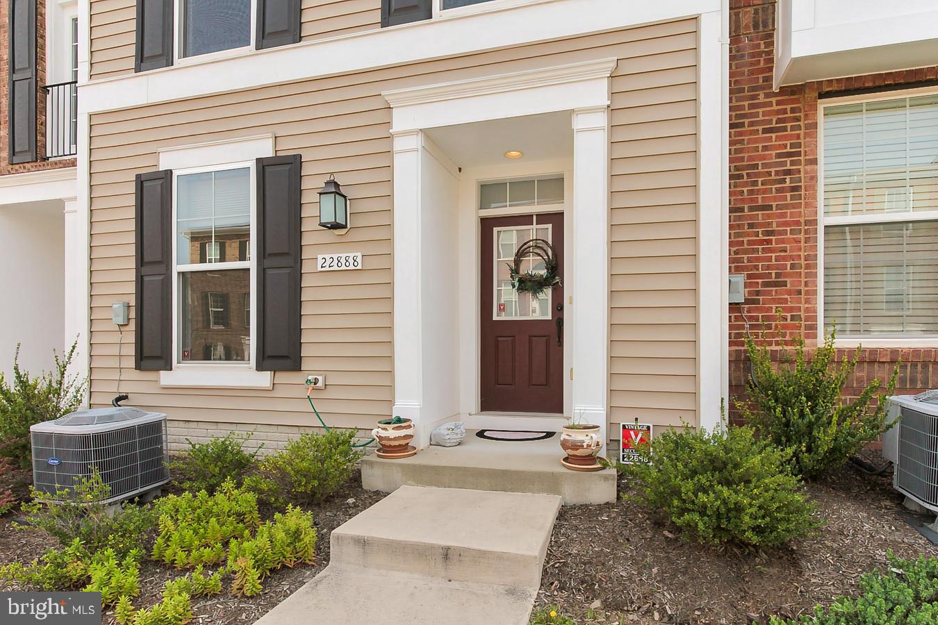 22888 Eileen Square Sterling, VA 20166 - Photo 4 of 35