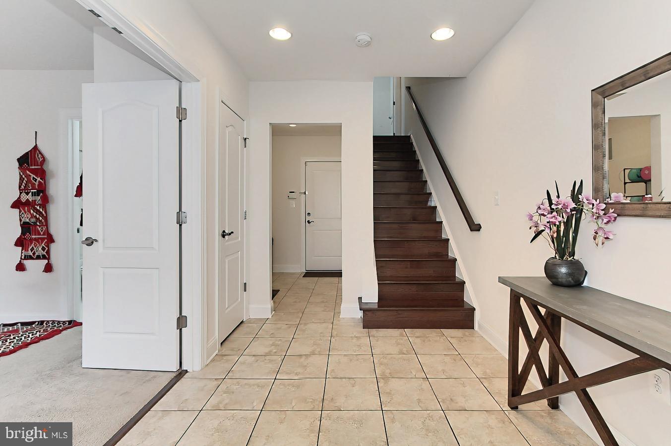 22888 Eileen Square Sterling, VA 20166 - Photo 5 of 35