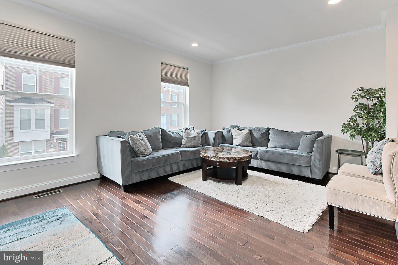 22888 Eileen Square Sterling, VA 20166 - Photo 8 of 35