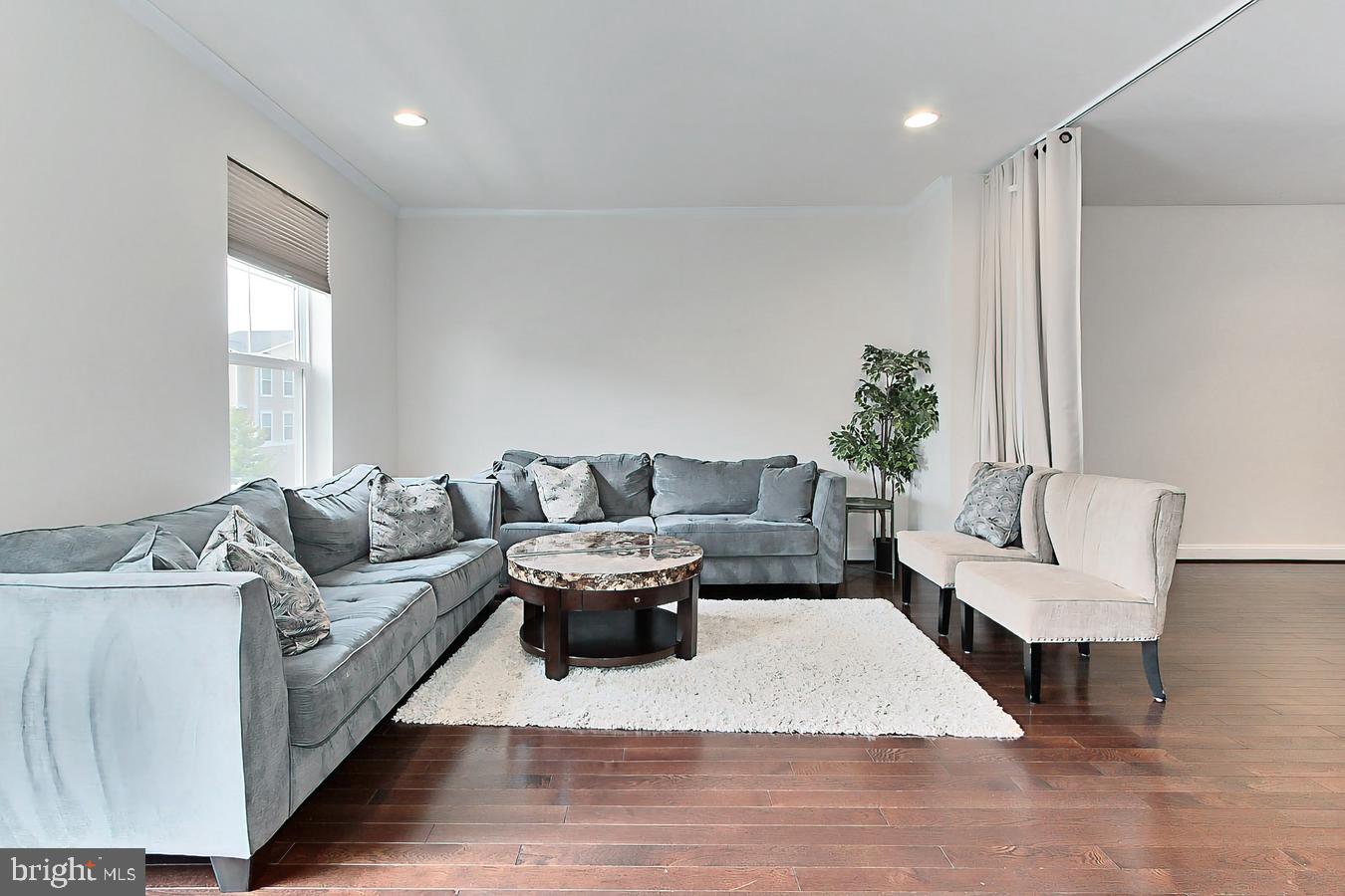 22888 Eileen Square Sterling, VA 20166 - Photo 9 of 35