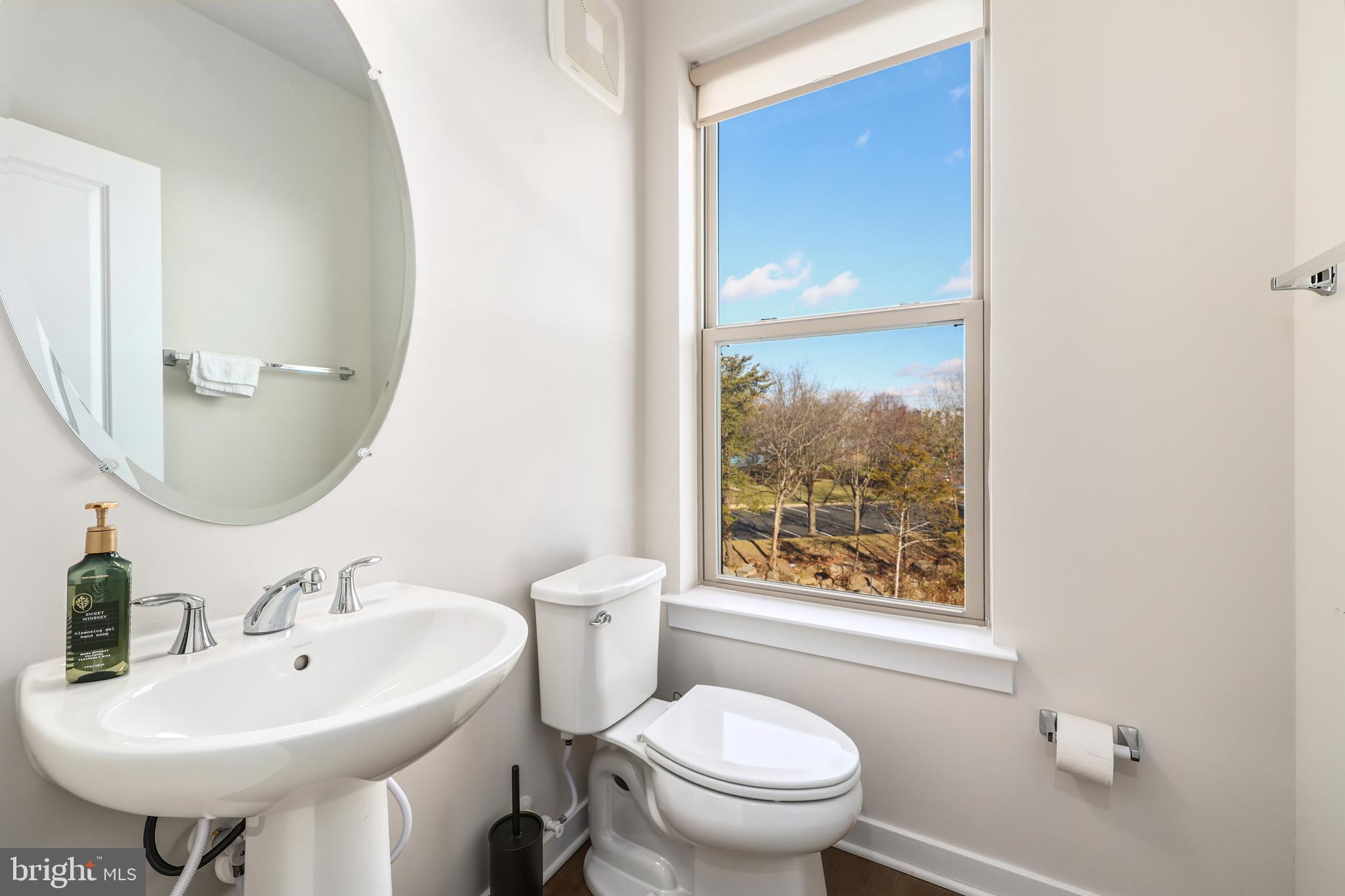 13508 INNOVATION Sta Loop Herndon, VA 20171 - Photo 15 of 29 a bathroom with a sink toilet and a mirror