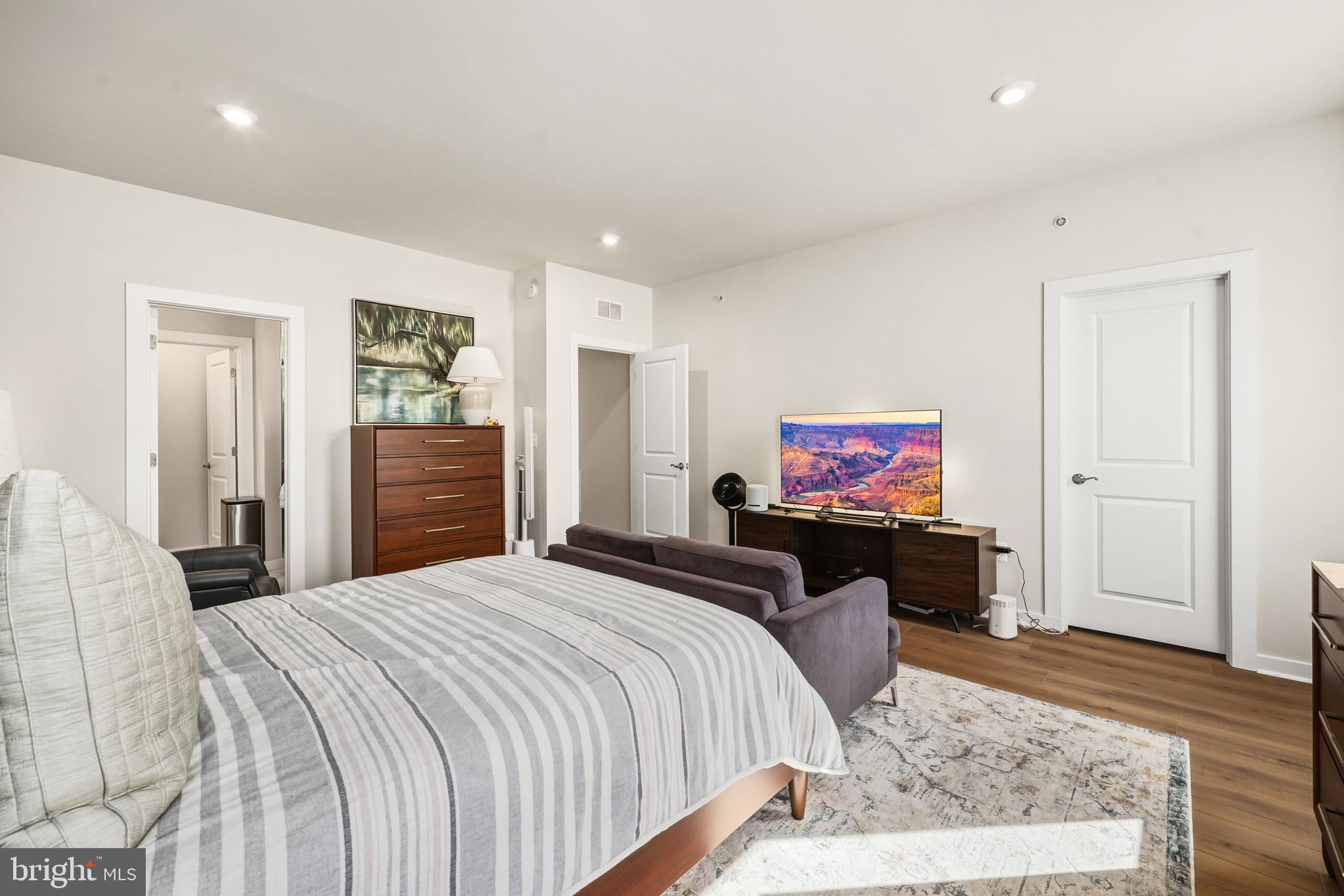 13508 INNOVATION Sta Loop Herndon, VA 20171 - Photo 18 of 29 a bedroom with a bed and a couch