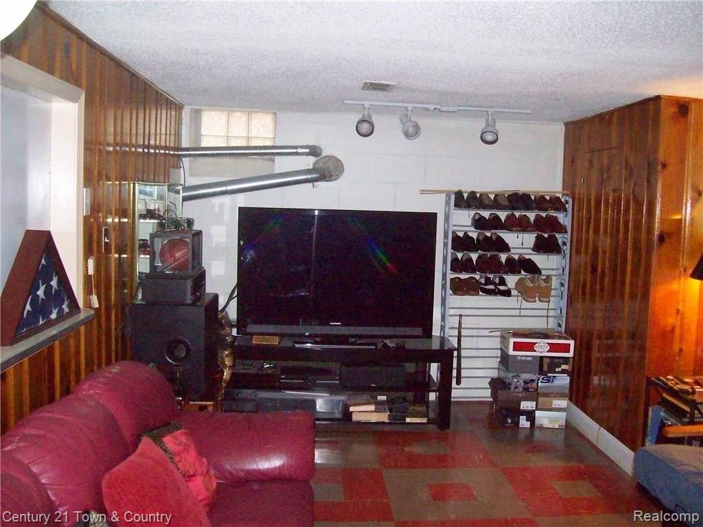 17327 Huntington Road Detroit, MI 48219 - Photo 22 of 23 100_0540.JPG