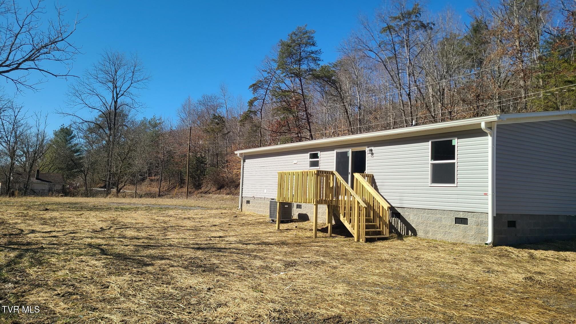 257 Bellebrook Road Bristol, TN 37620 - Photo 2 of 13 BACK DECK