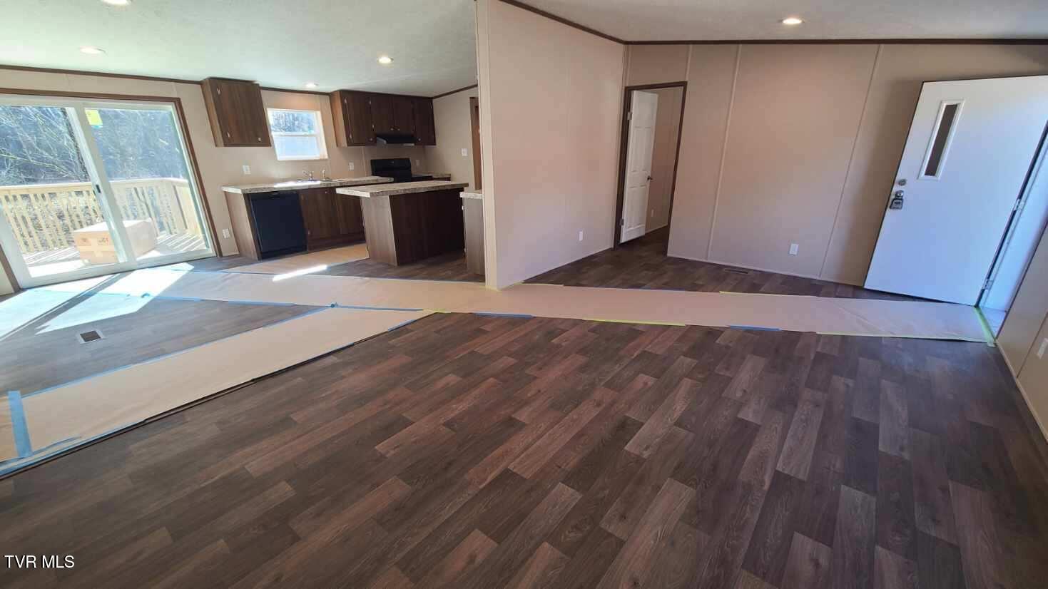 257 Bellebrook Road Bristol, TN 37620 - Photo 5 of 13 LIVING ROOM AND KITCHEN